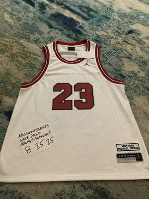 Новый с Ярлыками Nike Air Jordan Essentials Summer Jersey белый красный и черный мужской размер M - Изображение 1 из 4