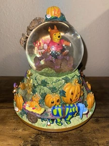 Winnie The Pooh Halloween Snow Globe - Picture 1 of 8