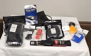 Referee Essentials ¡Nuevo con etiquetas! 11 piezas con bolsa. Calcetines, cinturón, bandera, bolsas de frijoles, silbato, etc. - Imagen 1 de 6