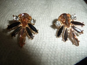 PALE PINK BLACK & CLEAR RHINESTONES 1'' L HUGGIE PIERC EARRINGS #27/10 - Bild 1 von 5