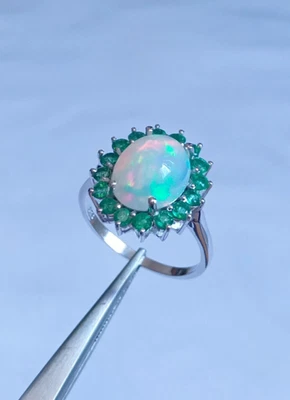 Anello aureola opale di fuoco naturale e smeraldo in argento sterling 925... - Immagine 1 di 4