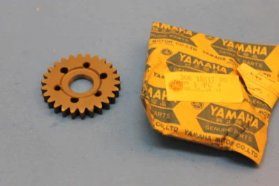 NOS YAMAHA TX650 XS1 XS650 IDLER 2 GEAR PART# 306-15517-00-00 - Image 1 of 4
