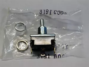 4 McGill 3191-0002 SPDT On-Off-On Toggle Switches 6A 125VAC, 3A 250VAC - Picture 1 of 3