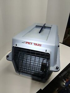 Petmate Pet Taxi Med 23in x 14in x 12in Great Small Dog Or Large Cat Light Blue