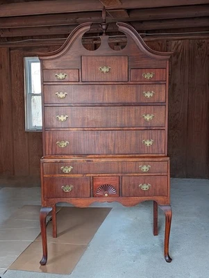 Cómoda Highboy Queen Anne de caoba vintage, 10 cajones, tapa con capó Foto 1 de 4