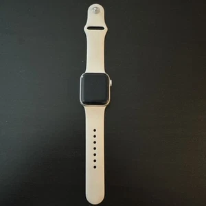 Apple Watch SE (2nd Gen) 40mm Starlight Aluminum Sport Band - Zdjęcie 1 z 4