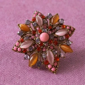 Vintage Brooch Pin Pink Coral Crystal Rhinestone Glass Cabochon Gold Tone - Picture 1 of 4