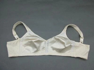 40D PLAYTEX 18 HOUR BEIGE WIRELESS UNPADDED BACK CLOSURE FULL COVERAGE BRA 3J - Image 1 of 4