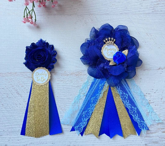 Ramillete de ducha Prince azul real y dorado, juego de prendedores de baby shower para mamá y papá Foto 1 de 1
