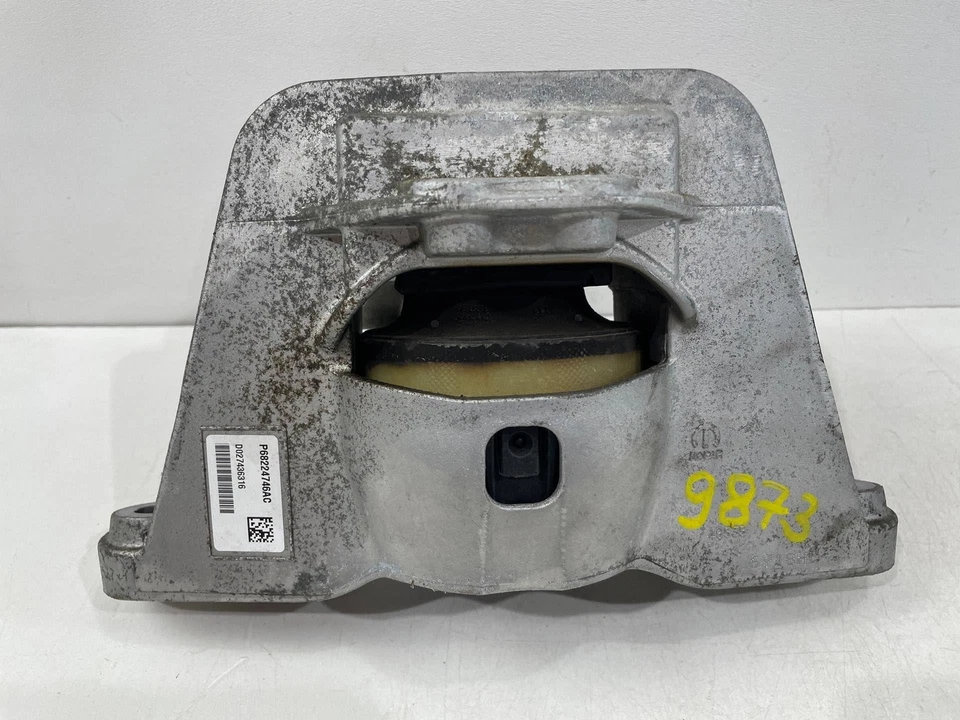 Fits 17-24 CHRYSLER PACIFICA Engine RH Right Mount Insulator Bracket 68224746AC - Image 1 of 4