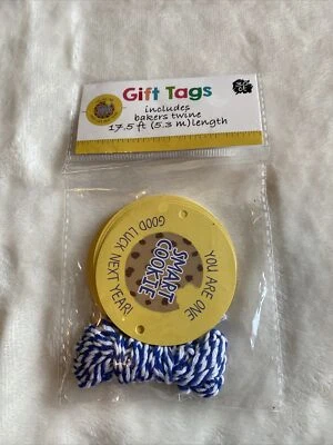 Etiquetas de regalo que incluyen 17,5 pies Bakers Twine suministros para maestros 30ct (fin de año) Foto 1 de 2