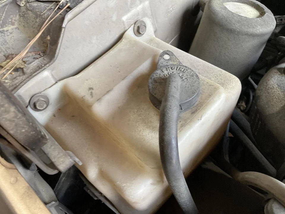 Coolant Reservoir Fits 92-02 CHEVROLET 3500 PICKUP 4724732 Foto 1 de 1