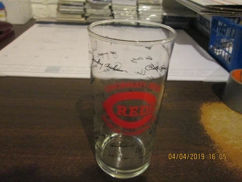 MLB Cincinnati Reds Vintage 1976 WORLD CHAMPS Facsimile Autographed Logo Glass Cover