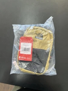 Borsa a tracolla Supreme New York X TNF SS18 The North Face metallizzata ORO nuova con etichette - Foto 1 di 4