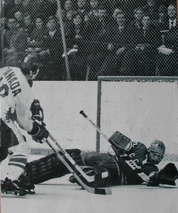 NHL HOCKEY PHOTO PRINT Vladislav Tretiak RUSSIA GOALIE VS PAUL HENDERSON CANADA - Bild 1 von 1