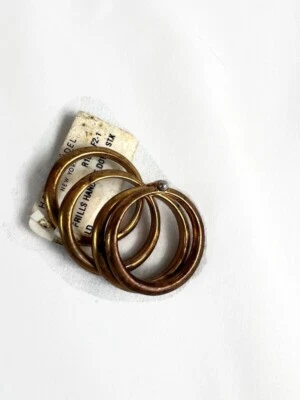 Anillo Henri Bendel Cuatro Bandas Oro Latón Talla 8 Foto 1 de 4