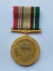 Vintage rare Bahrain Courage Bravery Military Army Gold Plate Medal 1990s desert - Bild 1 von 4