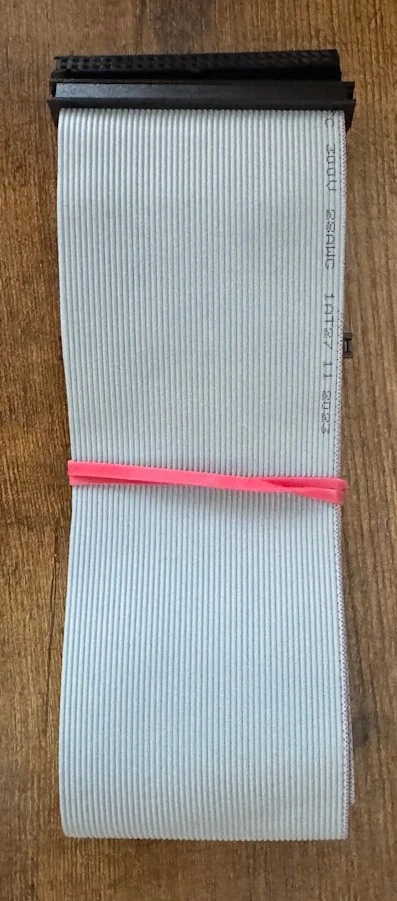 SCSI Ribbon Cable 50 pin 100cm, 4 connectors (for 3 drives) - Image 1 of 3