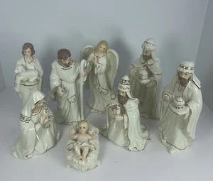 Dillard’s Set Natività Natalizia 9 Pezzi Porcellana e Bordo Oro 24kt 727T3008 - Foto 1 di 13