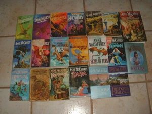 20 Science Fiction Paperback Book Anne McCaffrey - Pern & More - Imagen 1 de 1