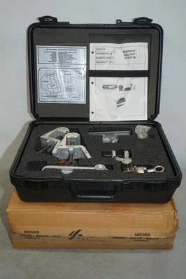 ^ Burndy Wejtap Hotstick Kit (FCI Framatome Group) Cat No. WHSK Foto 1 de 4