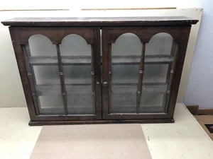 Großer Holz Kuriositätenschrank Glastüren Wandmontage Schmuck Vitrine - Bild 1 von 16