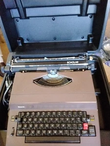 Vintage Sears Scholar Portable Typewriter Model 161. 53970 with Case - Picture 1 of 14