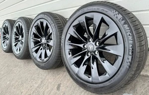 Original Tesla Model S 19 Inch Summer Wheels 1059337-00-B RDK DOT24 6.7-7.8M - Picture 1 of 9
