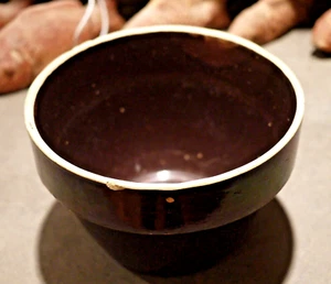 VINTAGE LARGE COUNTRY ALBANY SLIP STONEWARE MIXING BOWL - 9 3/8" DIAMETER - Picture 1 of 4