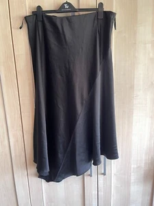 Gonna midi Primark nera effetto raso. UK 20 - Foto 1 di 3