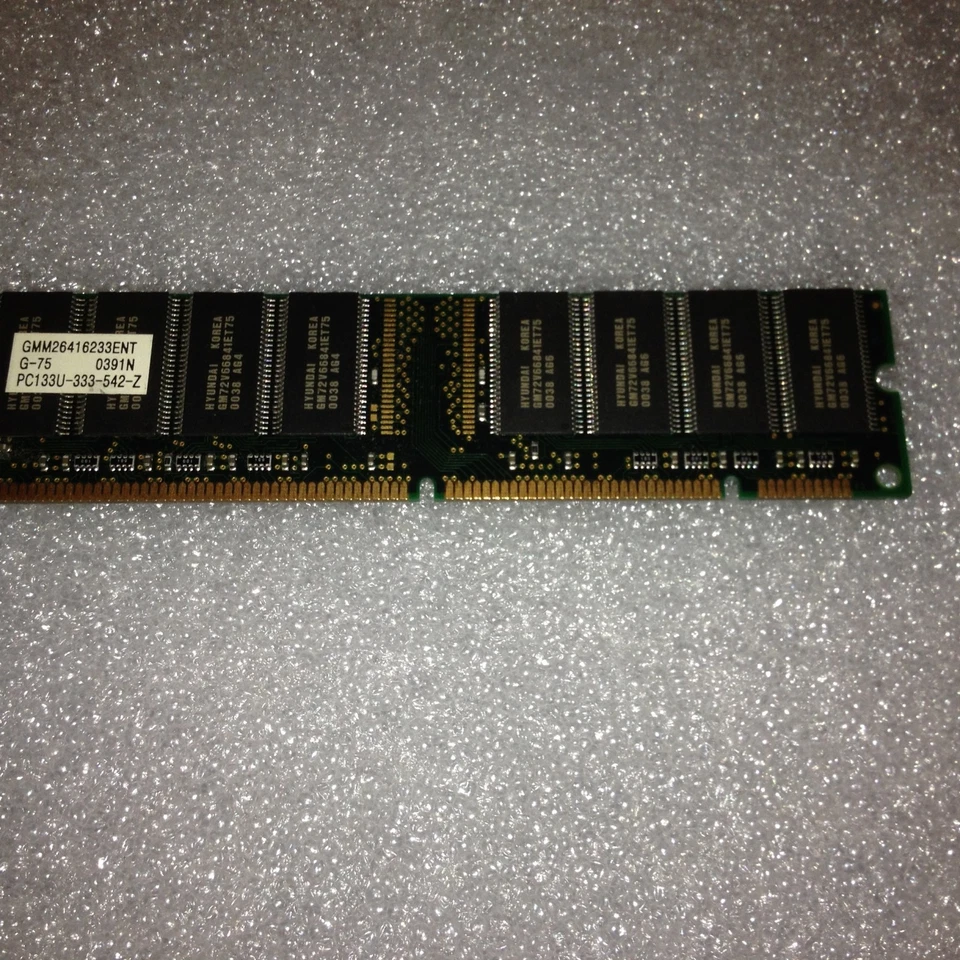 MEMORIA DIMM SDRAM Hyundai GMM26416233ENTG-75 128MB PC-133 168-Pin - Immagine 1 di 1