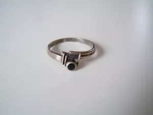 925 Silber Ring mit schwarzem Emaille oder Stein Einlage? 1,8 g/Gr.56 - Bild 1 von 8