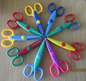 9 Assorted Craft Contour Scissors For all Paper Crafts - Picture 1 of 2