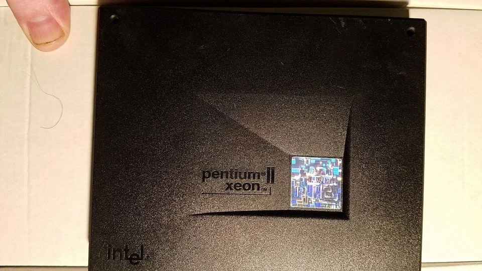 Super Rare Intel Pentium 2 II Xeon Q779ES Engineering Samp Prototype Collectible - Image 1 of 4