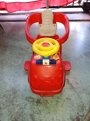 Kids Ride On Push, camión de bomberos rojo, ruedas giratorias silenciosas con correa de carrocería alrededor  Foto 1 de 4