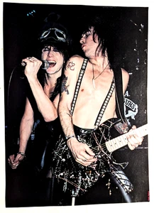 L.A. PISTOLAS / TRACII GUNS / PHIL LEWIS VIVO / REVISTA PINUP RECORTE DE PÁGINA COMPLETA 1 - Imagen 1 de 2