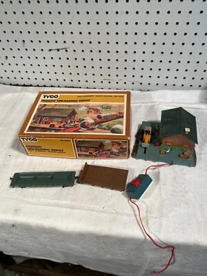 Tyco 931:800 HO Freight Unloading Depot Remote Control Kit VINTAGE - Image 1 of 4
