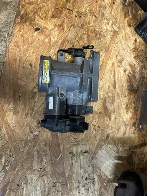 Ford Thunderbird 1993-1994 3,8/5,0 L carrocería del acelerador F2Se-BB 19-03-1993 Foto 1 de 3