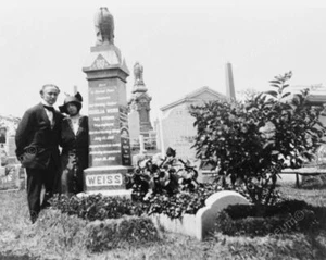 Houdini & Woman At Weiss Tombstone 1900s 8x10 Reprint Of Old Photo - Picture 1 of 1