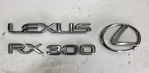 '99-03 Lexus Rx300 FABRICANTE DE EQUIPOS ORIGINALES EMBLEMAS TRASEROS CALCOMANÍAS LOGOTIPOS STOCK FABRICANTE INSIGNIAS OEM - Imagen 1 de 2