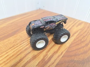 Hot Wheels Monster Jam - Dragons Breath 1:64 Diecast Monster Truck - Picture 1 of 7