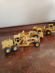 Ertl Set Construction CAT earth mover trucks 1/64 Scale Die Cast road grader