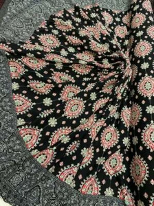 Rayon Challis zwei Grenzen 58 Zoll breiter Stoff schwarz Fuchsia Design verkauft von Yard - Bild 1 von 5