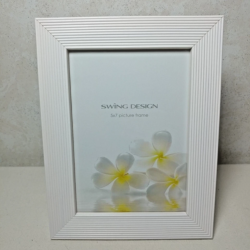 Cuadro fotográfico marco "Linia" madera blanca 5" X 7" diseño columpio color Foto 1 de 3