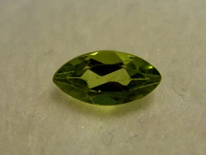 Peridot Marquise Cut Gemstone 6 mm x 3 mm 0.25 Carat Natural Gem - Foto 1 di 3