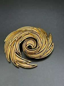 VINTAGE TRIFARI BROOCH PINWHEEL SWIRL SHAPE MATTE AND SHINY GOLD FINISH TONE - Picture 1 of 4