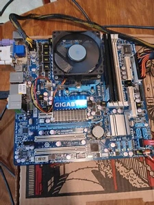 Gigabyte GA-MA785GMT-UD2H MB Athlon X2 240 2.8 GHz 4GB RAM - Picture 1 of 8