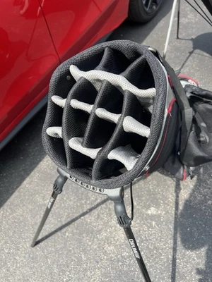 Bolsas de golf Primo, todas las campanas y silbatos, llevar/soportar con correas dobles $98 cada una Foto 1 de 4