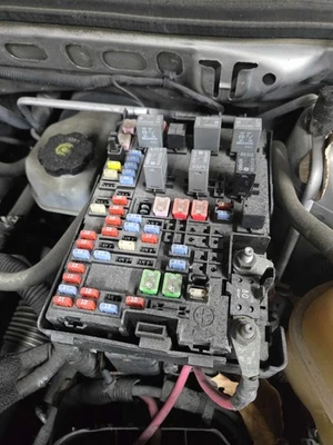 Pontiac Torrent 2007-2009 caja de fusibles motor 3,4 L *probado funcionando* OEM 15278531 Foto 1 de 2