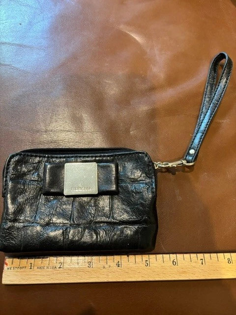 FIORELLI 黑色 Croc 皮革腕带钱包拉链闭合 — 第 1/1 张图片